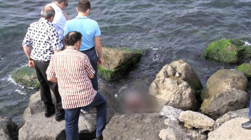 Samsun sahilinde kayalıklara vurmuş ceset bulundu