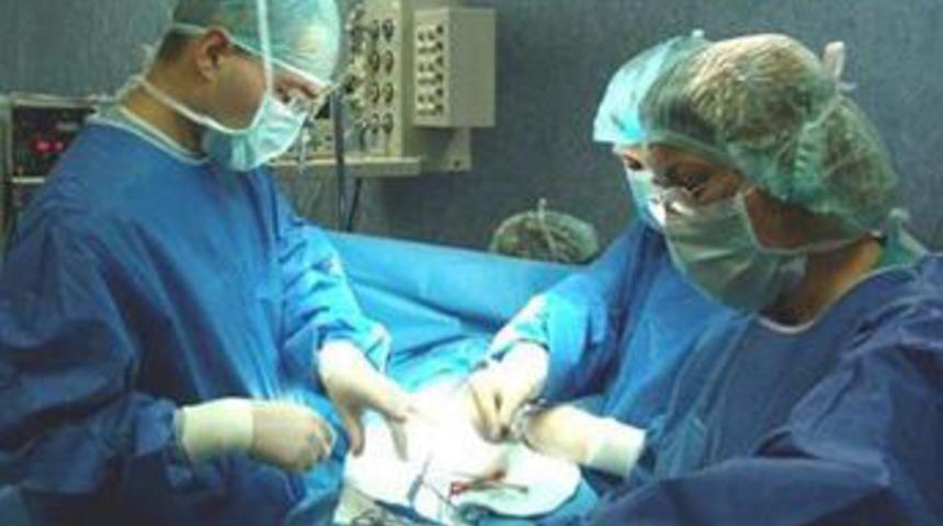 Bağırsağından vana kolu çıktı