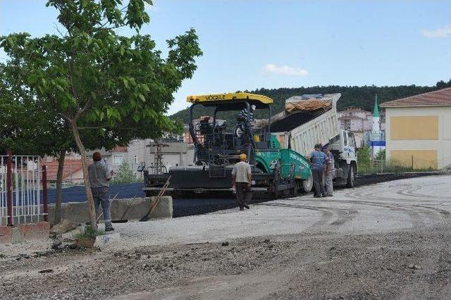 Bozüyük Belediyesi’nden Okul Bahçelerine Asfalt