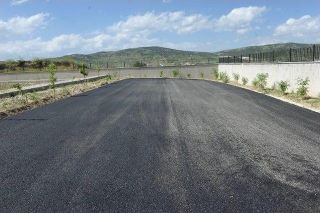 Bozüyük Belediyesi’nden Okul Bahçelerine Asfalt