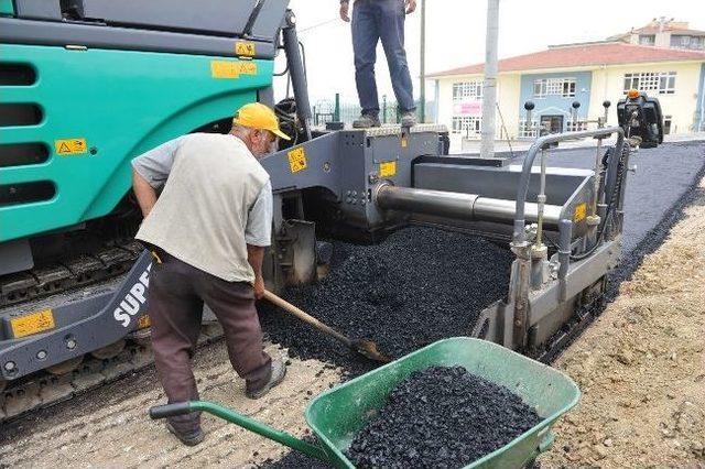 Bozüyük Belediyesi’nden Okul Bahçelerine Asfalt