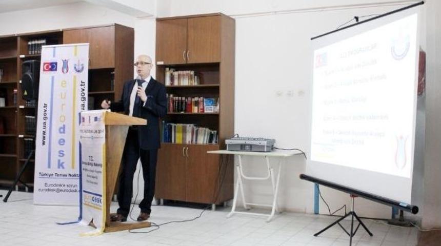 Gen&ccedil;ler Eurodesk Ve Avrupa Fırsatları Hakkında Bilgilendirildi