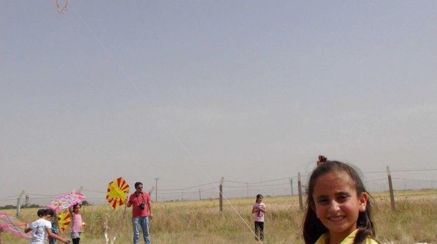 Kızıltepeli &Ccedil;ocuklar Polis Amcaları Ile U&ccedil;urtma U&ccedil;urdu