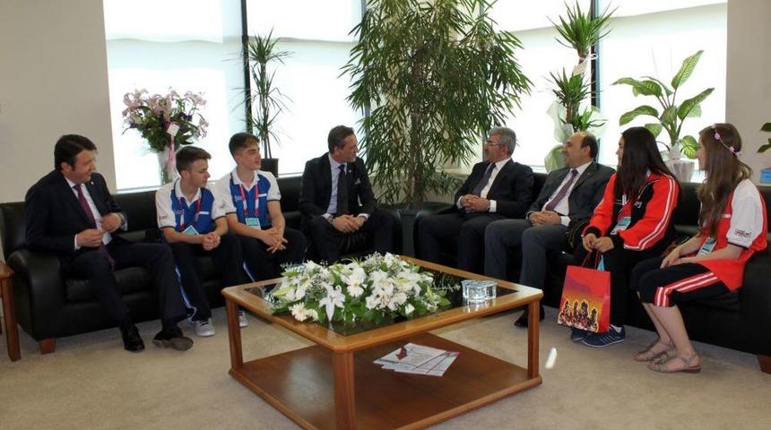 T&uuml;rk&ccedil;enin &Ccedil;ocukları BTSO Başkanı Burkay'ı Ziyaret Etti