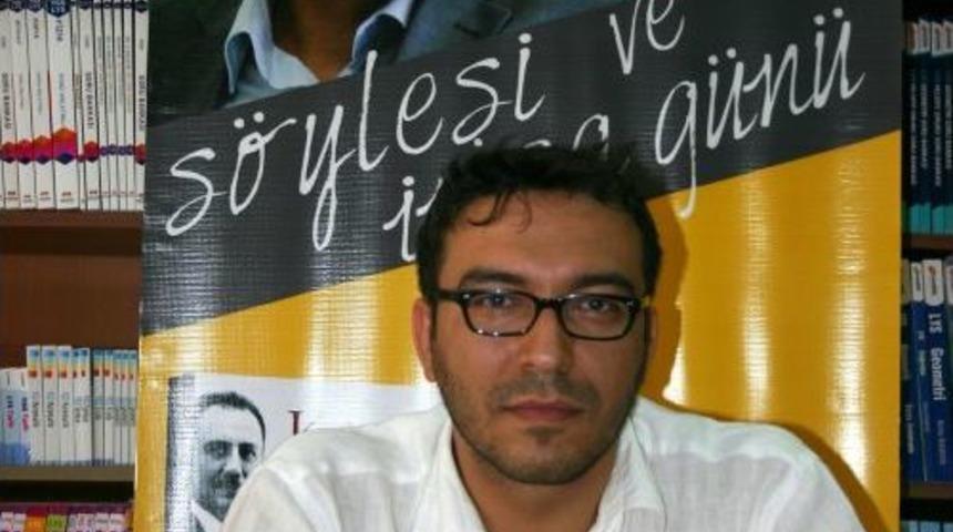 Akpınar, &ldquo;Kanlı &Ccedil;ukur&rdquo; Kitabını Okurları I&ccedil;in Imzaladı