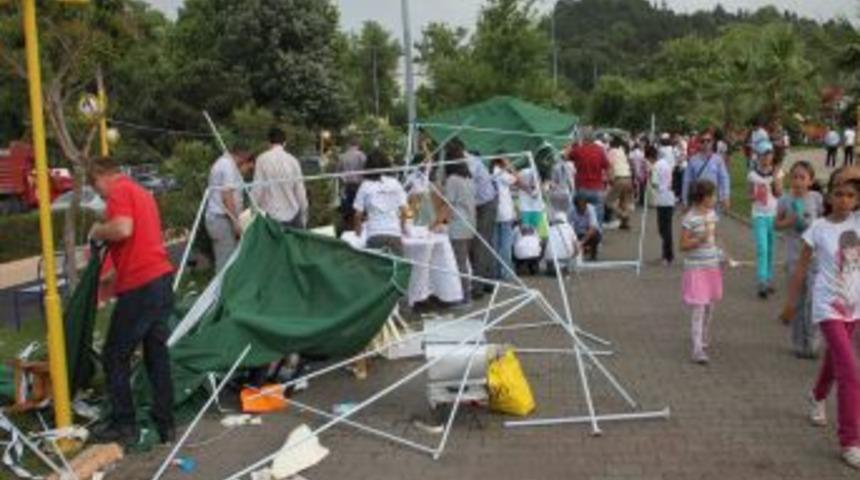&Ouml;ğrencilerin Bilim Fuarına R&uuml;zgar Engeli