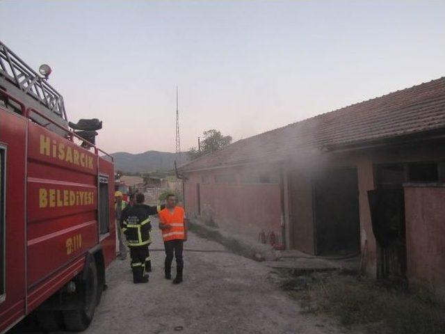 Hisarcık’ta Fabrikanın Malzeme Deposunda Çıkan Yangın Korkuttu