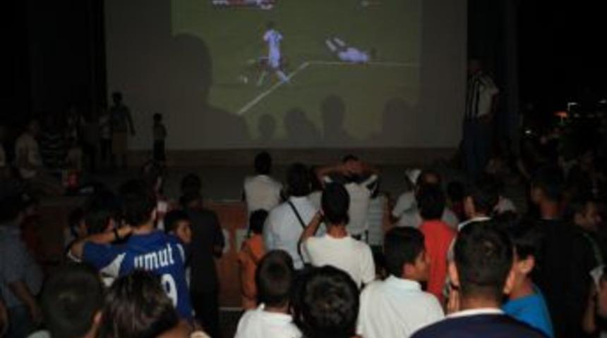 Fethiyespor'un PTT 1'nci Lige Y&uuml;kseldi, Şehir Bayram Yerine D&ouml;nd&uuml;