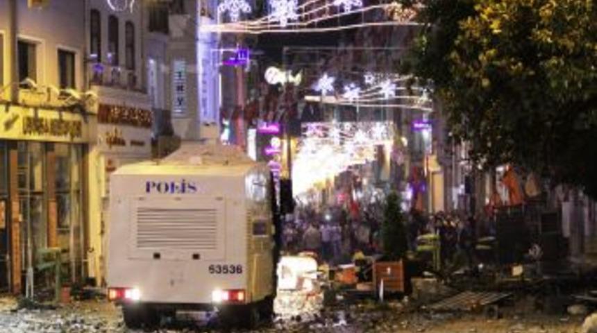 Taksim'deki Olaylar S&uuml;r&uuml;yor