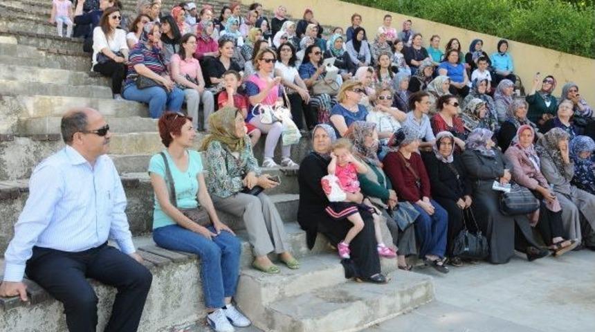 Kırkağa&ccedil; Ve Somalı Bayanlar Manisa&rsquo;yı Gezdi
