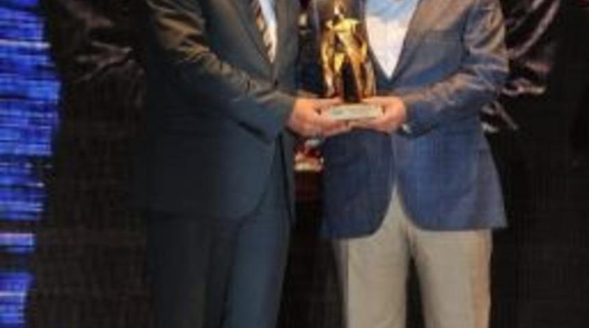 Karadeniz Vakfı, Hk&uuml;&rsquo;y&uuml; &lsquo;yılın En Başarılı &Uuml;niversitesi&rsquo; Se&ccedil;ti