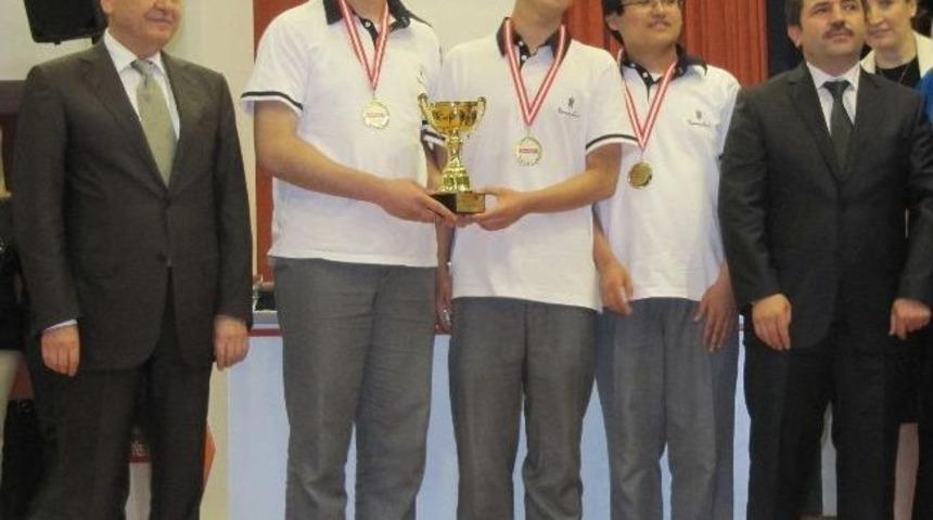 Kemalpaşa Yamanlar Koleji Bilgi Yarışması Şampiyonu