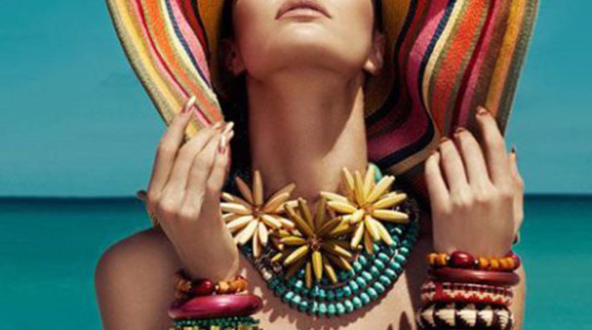 Yaza renk katacak şapkalar