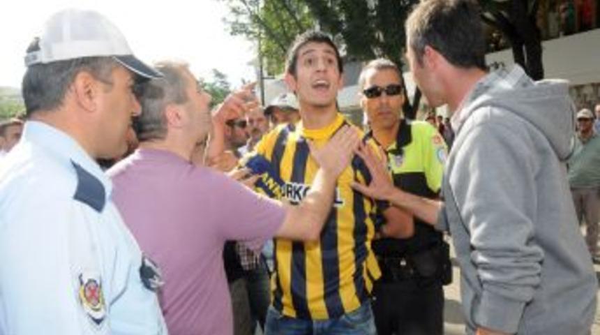 Gezi Parkı eylemcilerine vatandaşlar m&uuml;dahale etti