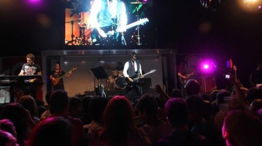 Ayna D&ouml;şemealtı&rsquo;nda Hayranları İle Buluştu