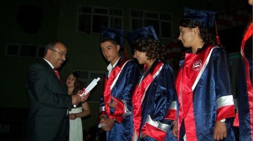 Anadolu &Ouml;ğretmen Lisesi'nde Mezuniyet Coşkusu