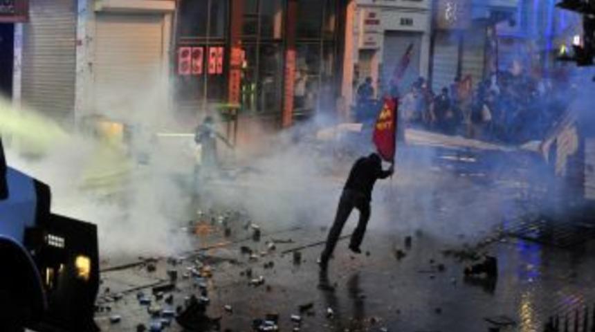 Taksim Meydanı Savaş Alanına D&ouml;nd&uuml;