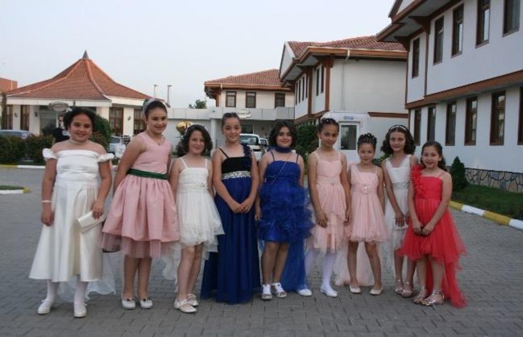 D&uuml;zce Uzunmustafa İlkokulu&rsquo;nda Mezuniyet Coşkusu