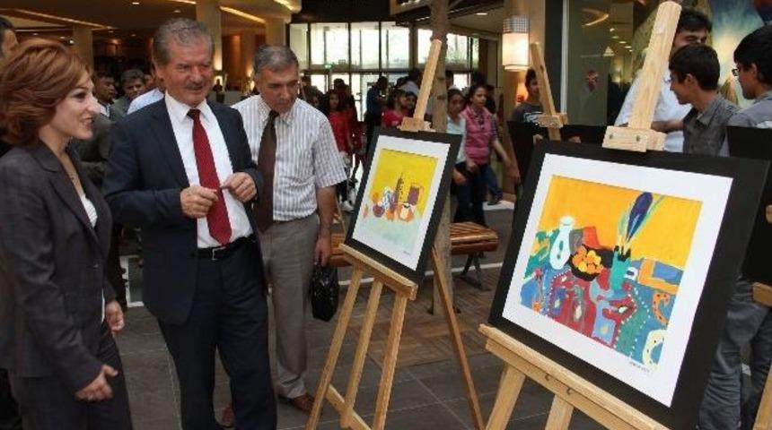 &Ouml;ğrencilerin G&ouml;rsel Sanatlar Sergisi İlgi Topladı