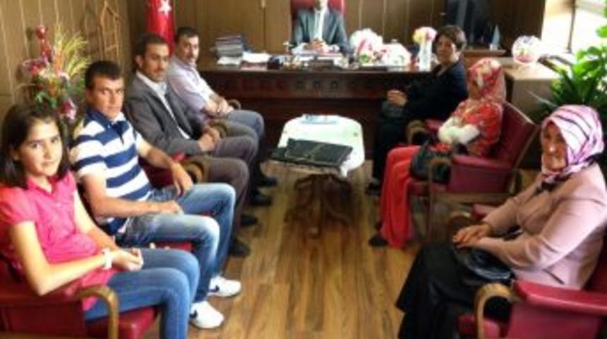 Vatandaştan Kaymakam &Ouml;zbey'e: Kızım Sayenizde Denizi G&ouml;rd&uuml;