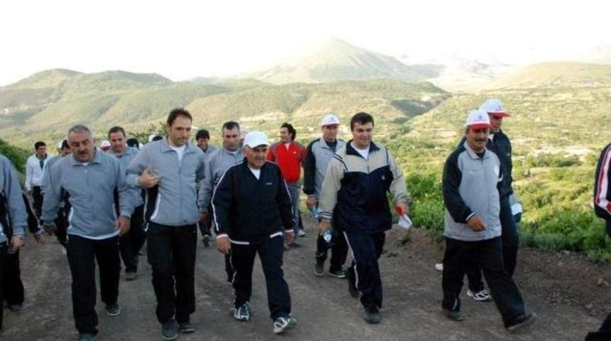 Melikgazi Personeli, Sabah Sporu Ve Doğa Y&uuml;r&uuml;y&uuml;ş&uuml; Yaptı