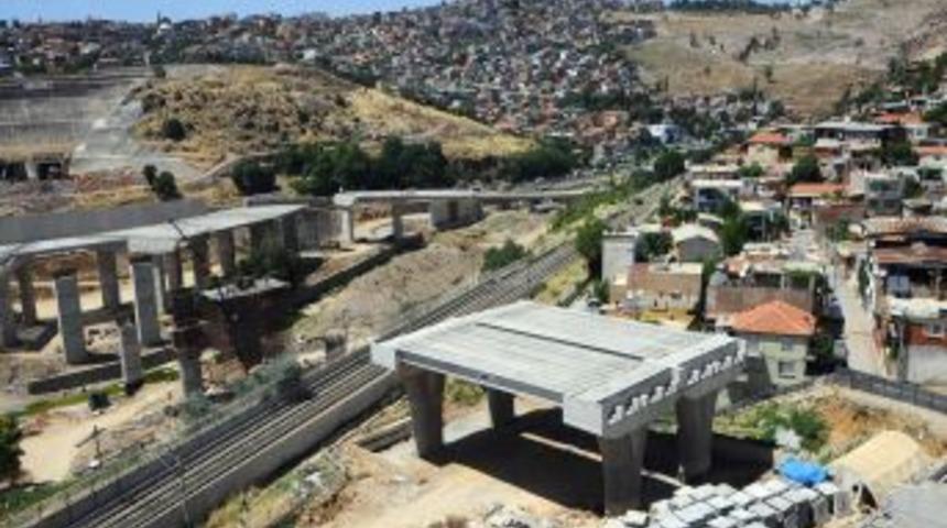 Buca Viyad&uuml;ğ&uuml;n&uuml;n Y&uuml;zde 50'si Tamamlandı