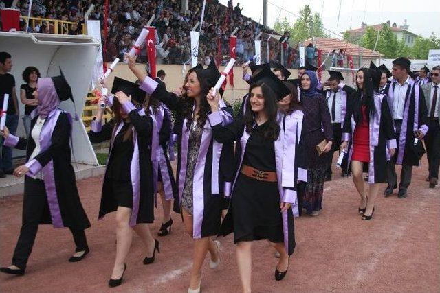 Erzincan Üniversitesi’nde Mezuniyet Coşkusu