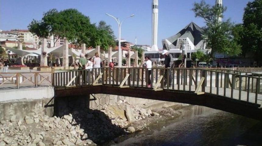 Ak&ccedil;akoca'da Asma K&ouml;pr&uuml;ler Yeninden Yapılıyor