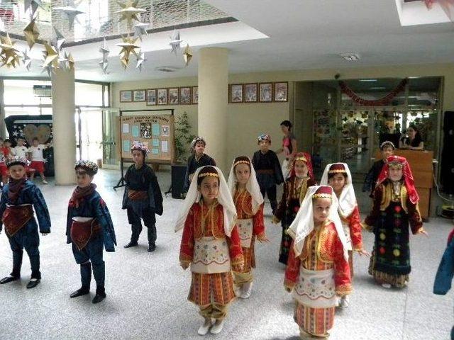 &Uuml;lkemli Miniklerden Halk Oyunları G&ouml;sterisi 1