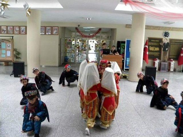 &Uuml;lkemli Miniklerden Halk Oyunları G&ouml;sterisi 2