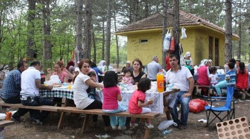 Minikler G&uuml;neşli Havanın Keyfini &Ccedil;ıkardı