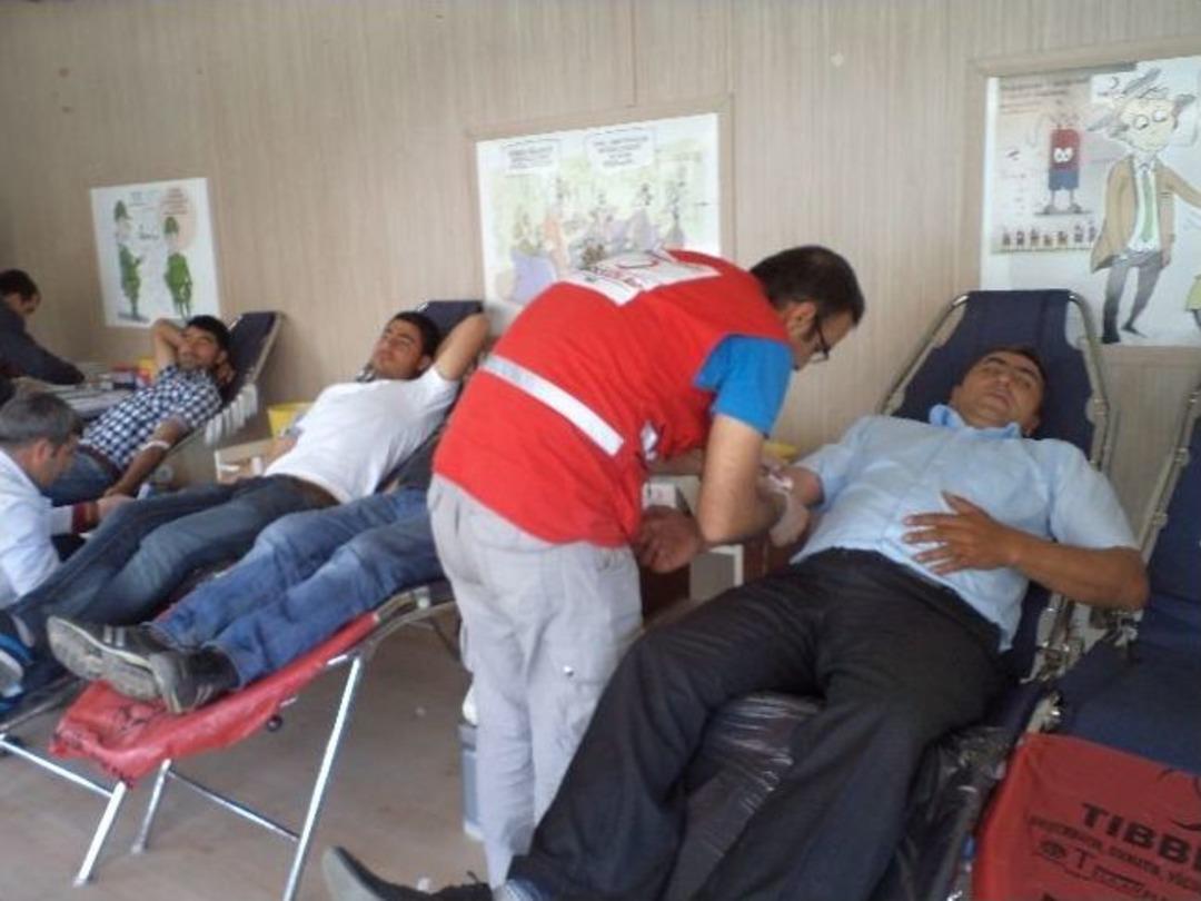 T&uuml;rk Kızılay Tır&rsquo;ı Varto&rsquo;da Kan Toplamaya Başladı