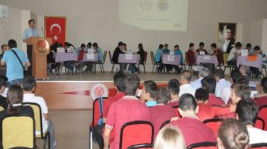 İneg&ouml;l'de Bilgi Yarışmasının Birincisi Turgutalp Oldu