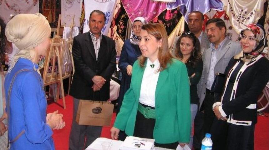 Hayat Boyu &Ouml;ğrenme Fuarını Gezdi