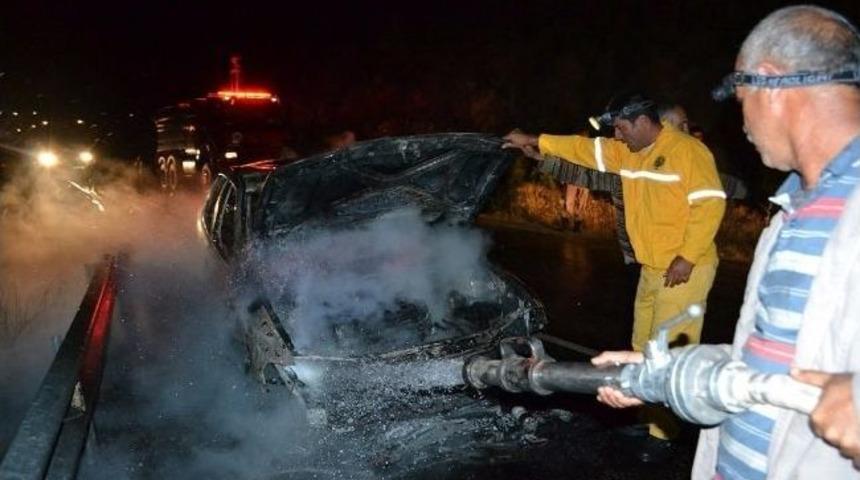 Seyir Halinde Alev Alan Ara&ccedil; Hurdaya D&ouml;nd&uuml;