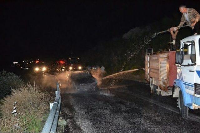 Seyir Halinde Alev Alan Araç Hurdaya Döndü