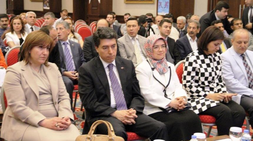 G&ouml;n&uuml;l: Kadınların &Uuml;niversite Eğitiminde &Ouml;nemli Ilerlemeler Sağlandı