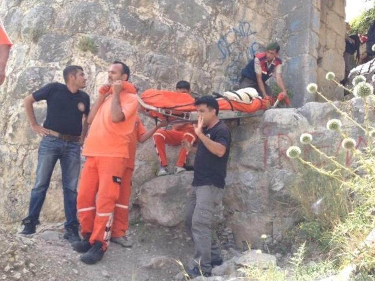 Mahsur Kalan Bel&ccedil;ikalı Turisti Sivil Savunma Ekipleri Kurtardı