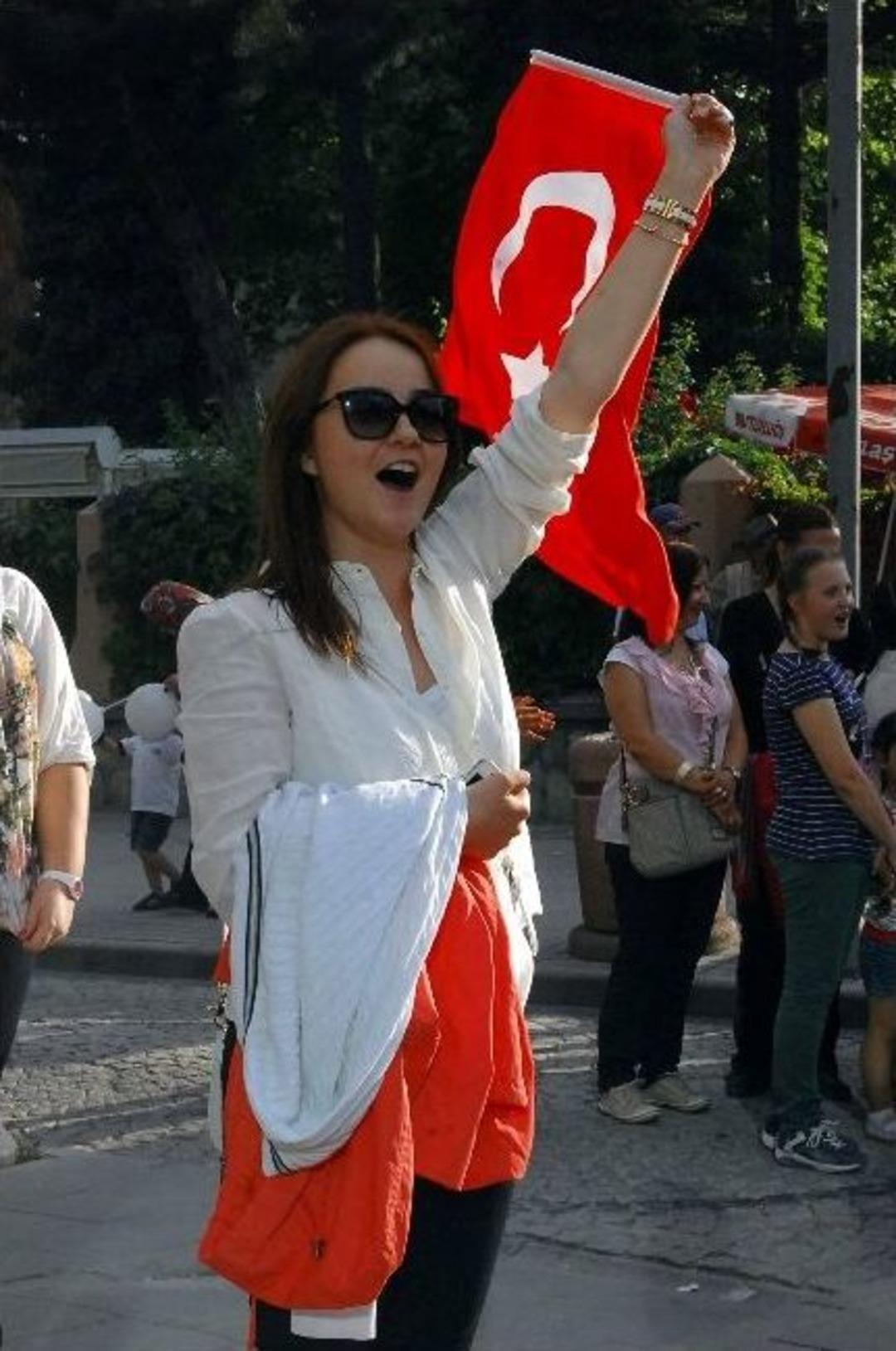 Boz&uuml;y&uuml;k&rsquo;te Taksim&rsquo;e Destek Eylemi