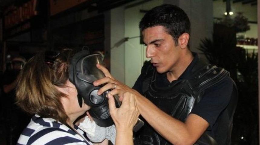 Polisten Vatandaşa Gaz Maskesi