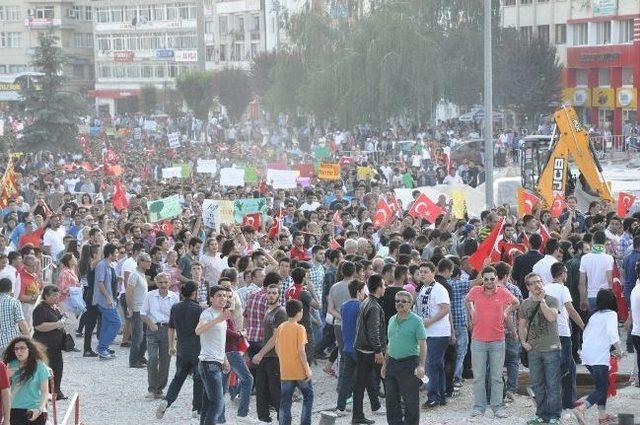 Bolu’da 10 Bin Kişi Taksim Gezi Parkı İçin Yürüdü