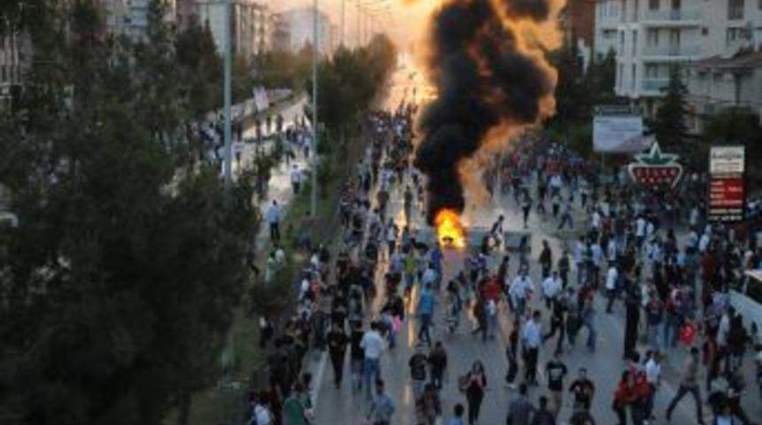 Samsun&rsquo;da Taksim Protestosu &Ccedil;atışmaya D&ouml;n&uuml;şt&uuml;: 100 G&ouml;zaltı