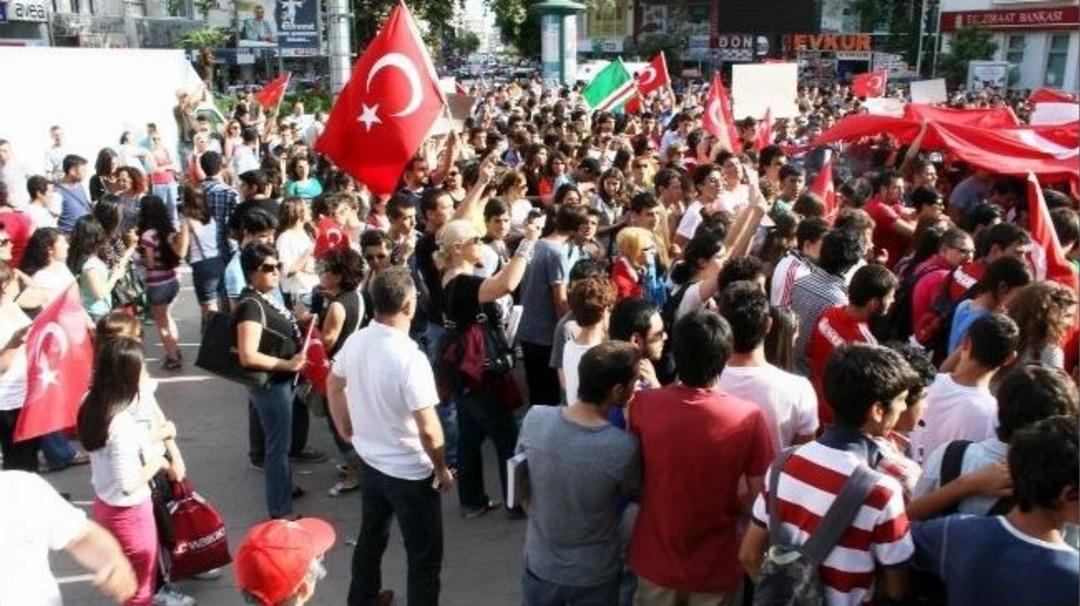 Edremit&rsquo;te Taksim Gezi Parkı Tepkisi