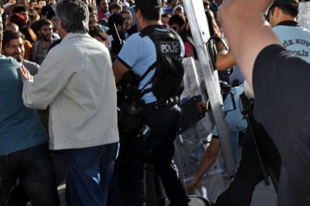 Sivas&rsquo;ta 'gezi Parkı' Protestosu