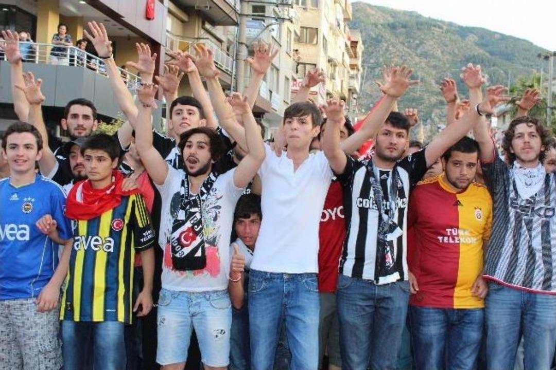 Manisa'da 'gezi Parkı' Protestosu