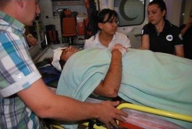 Askeri Ara&ccedil; Kaza Yaptı: 3 Yaralı 1