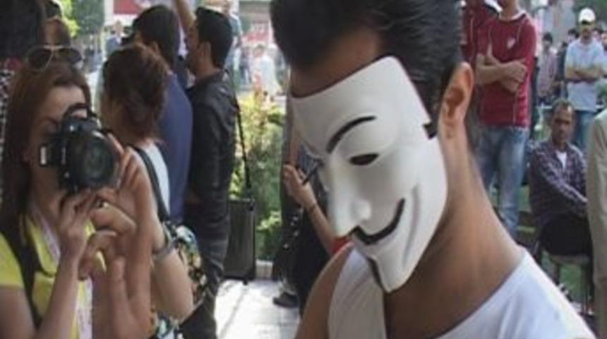 Elazığ&rsquo;da Taksim Gerginliği: 8 G&ouml;zaltı