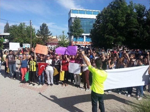 Gediz Meslek Yüksekokulu Öğrencileri Taksim Gezi Park Uygulamalarını Kınadı