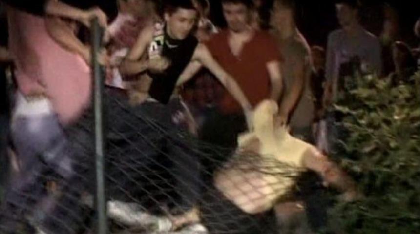 Kocaeli'de Alkoll&uuml; Eylemciler Bir Kişiyi Lin&ccedil; Etmek İstedi