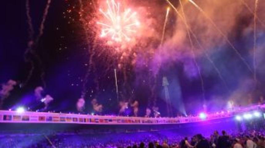 Ankara Semaları Havai Fişeklerle Aydınlandı